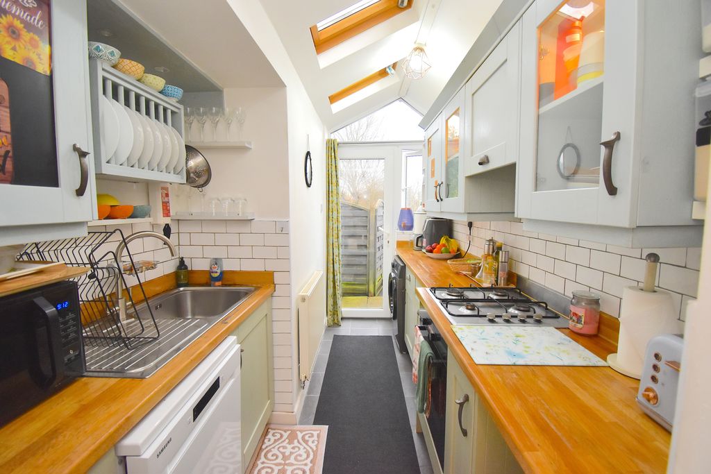 Kitchen- click for photo gallery